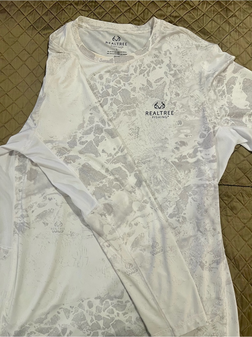 Realtree Fishing White and Gray Performance Shirt